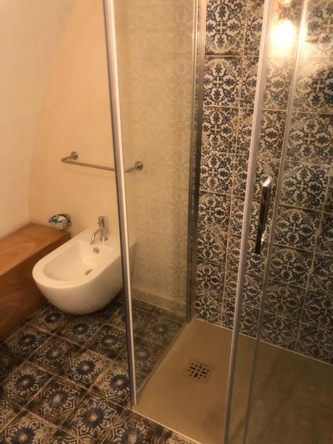 Il Galletto Viola, Luxury Room & Suite パラッツォーロ・アクレイデ エクステリア 写真