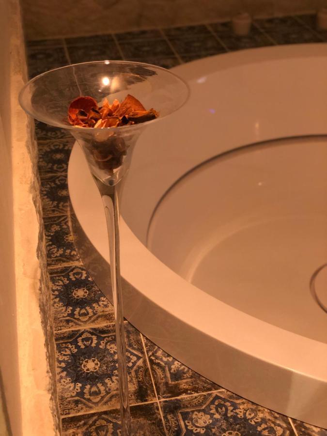 Il Galletto Viola, Luxury Room & Suite パラッツォーロ・アクレイデ エクステリア 写真